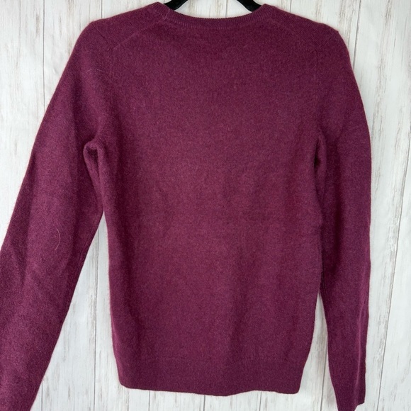 C By Bloomingdale’s NWT 100% cashmere Small maroon sweater - Picture 4 of 4